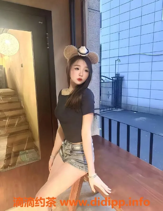 深圳楼凤-龙华莎莎，900元体验多种情趣服务