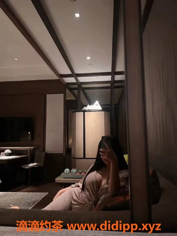 广州楼凤资源信息,天河菲菲：17P大胸御姐，长腿诱惑等你来体验