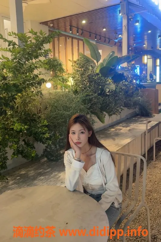 广州楼凤-番禺嫩妹甄洛，舌吻鸳鸯浴等你体验