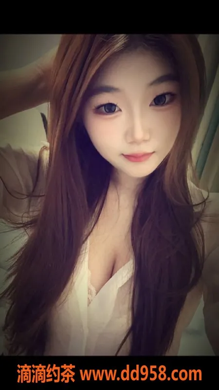 广州楼凤-黄埔小初，大胸嫩妹，超值6P服务