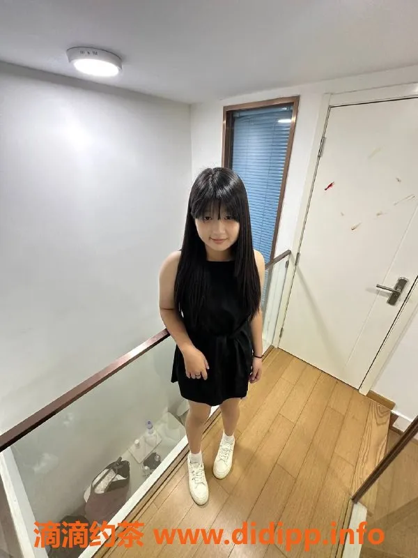 深圳楼凤-深圳龙岗嫩妹橙橙，800元私密体验