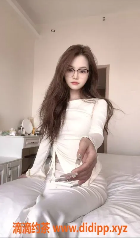 广州楼凤-白云嫩妹露娜，7P夜课，舌吻陪伴