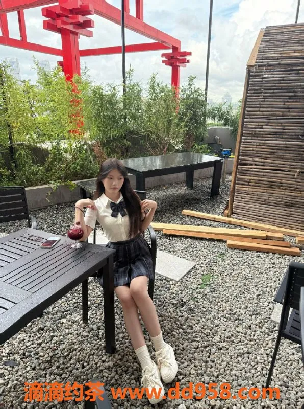 中山楼凤-石岐小琪18岁，B罩杯，服务佳仅800起