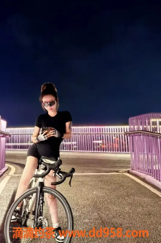 成都楼凤-高新区御姐安缦，上门服务8P