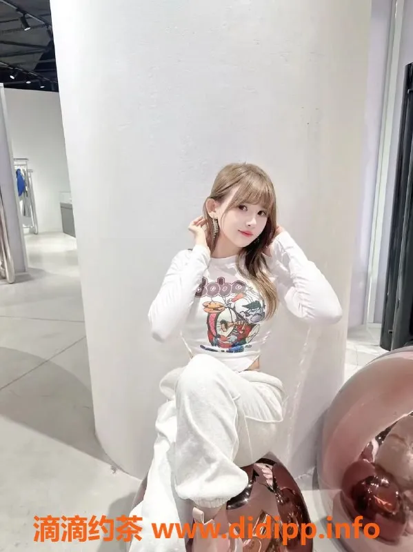 成都楼凤资源信息,武侯区诗诗，少妇车服务，身材优秀，服务态度极佳