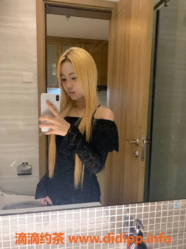 深圳楼凤-南山乖乖，900元体验鸳鸯浴与舌吻