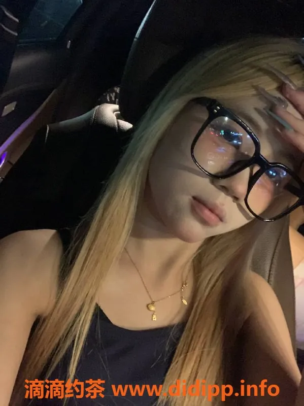 深圳楼凤-南山乖乖，900元体验鸳鸯浴与舌吻