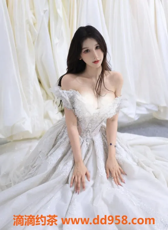 乌鲁木齐楼凤-优雅173cm小女友，天然肤色E罩杯，超高端服务！