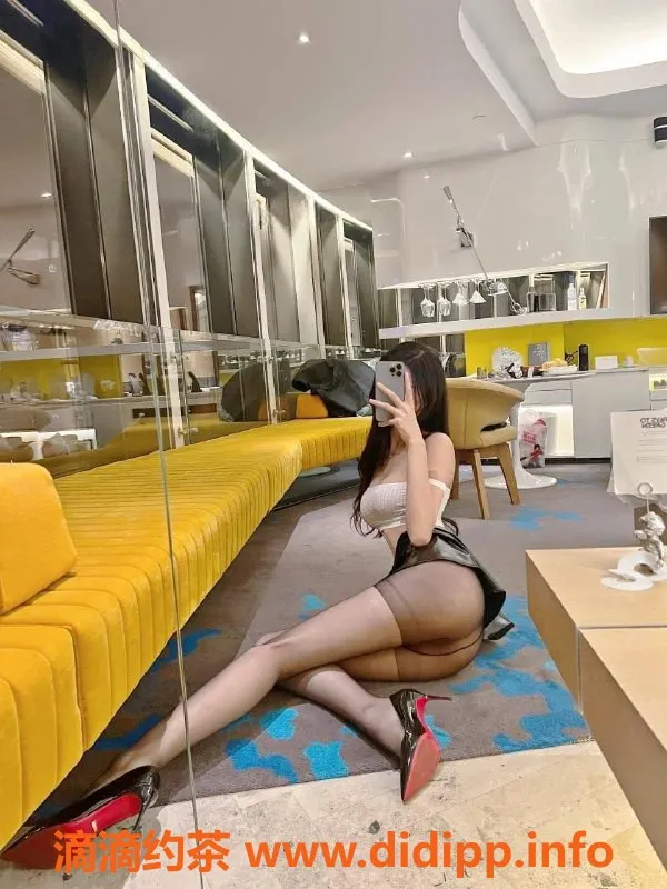 深圳楼凤-龙华嫩姐Coco，舌吻调情，价位1300-2300