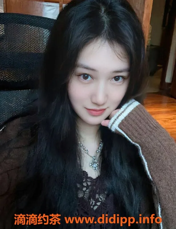 深圳楼凤-龙华区小玉嫩姐，制服舌吻服务，超值体验！