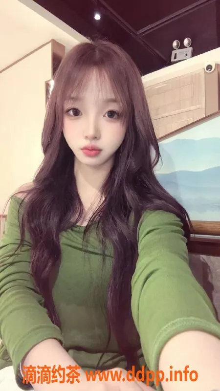 深圳楼凤-宝安小诗，嫩妹制服诱惑，800元体验