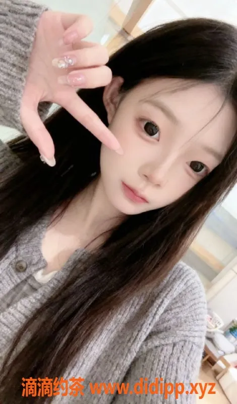 广州楼凤-天河uu学妹，700元体验舌吻服务