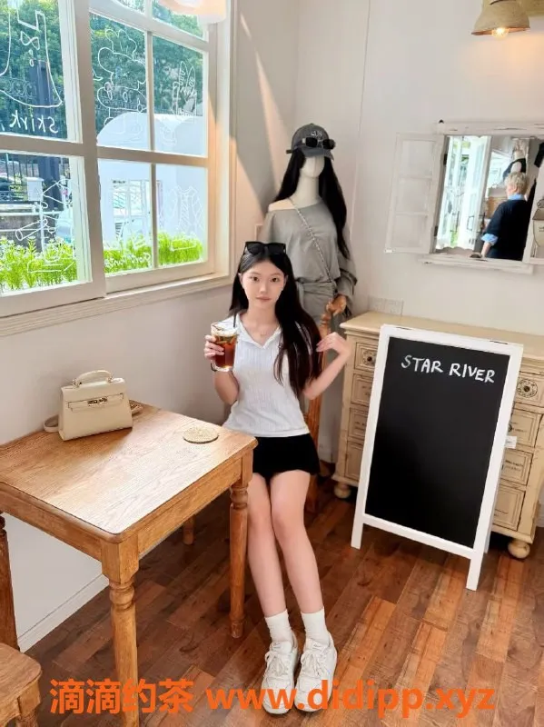 中山楼凤-石岐小琪，18岁B罩杯，服务好评100%