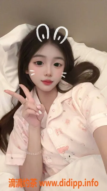 广州楼凤-广州番禺泡泡，700元嫩妹服务，舌吻双飞体验