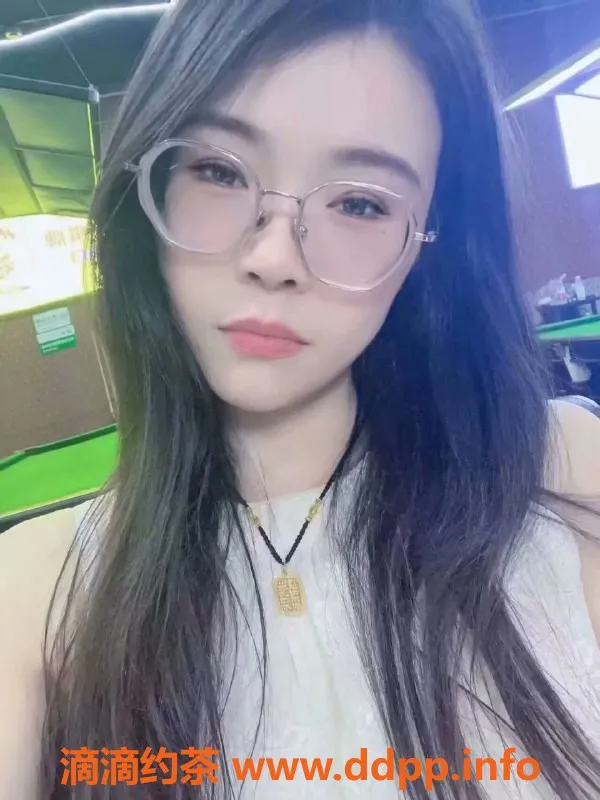 武汉楼凤-英语老师，身高165，体重50，服务周到