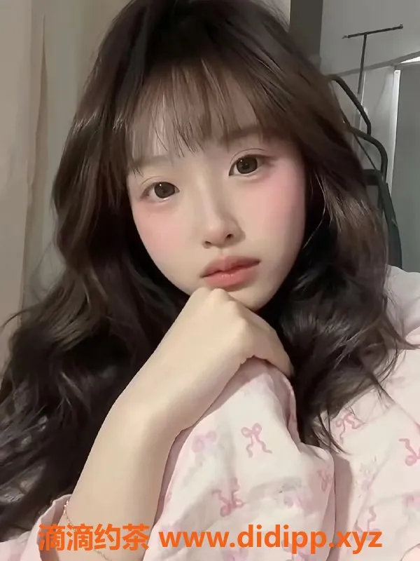 无锡楼凤-锡山高颜值佩佩，164cm，51kg，优质服务