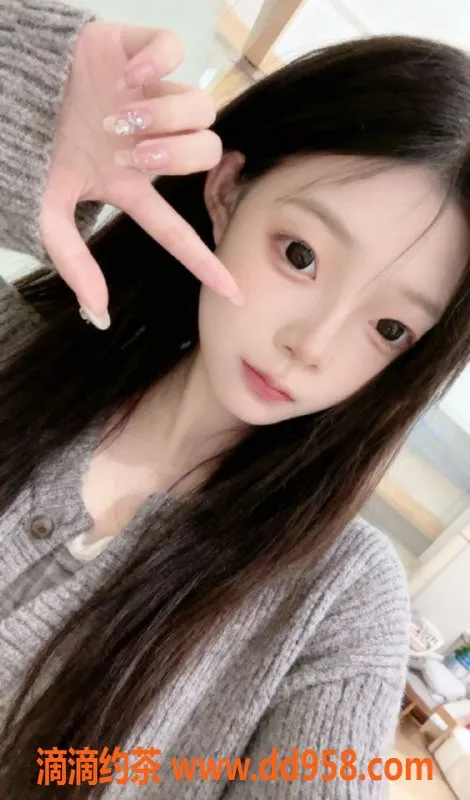 广州楼凤-天河学妹uu，700元享舌吻服务