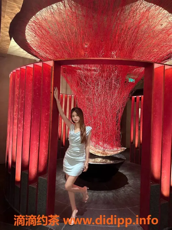 深圳楼凤-深圳龙华嫩妹，1200元舌吻体验