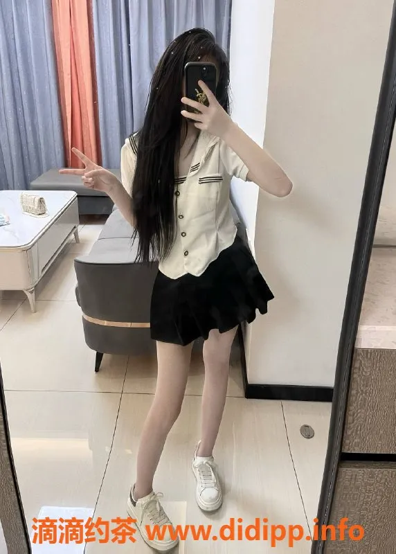 深圳楼凤-龙华#萌萌，1000p嫩妹制服魅力体验