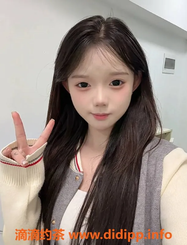 深圳楼凤-龙华#萌萌，1000p嫩妹制服魅力体验