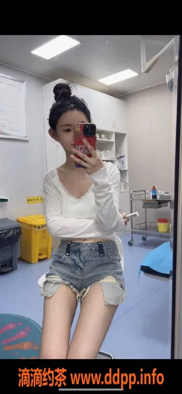 南京楼凤-秦淮区小草莓，162cm可爱妹子800元起