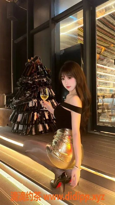 南通楼凤-南通崇川区桃桃，165厘米，B+罩杯可爱型在校生