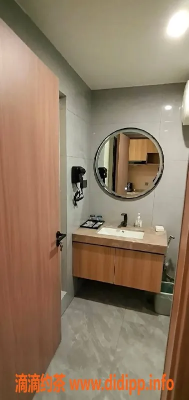 赣州spa会所-章贡区95后大胸少妇全裸服务，周末特惠499元起！