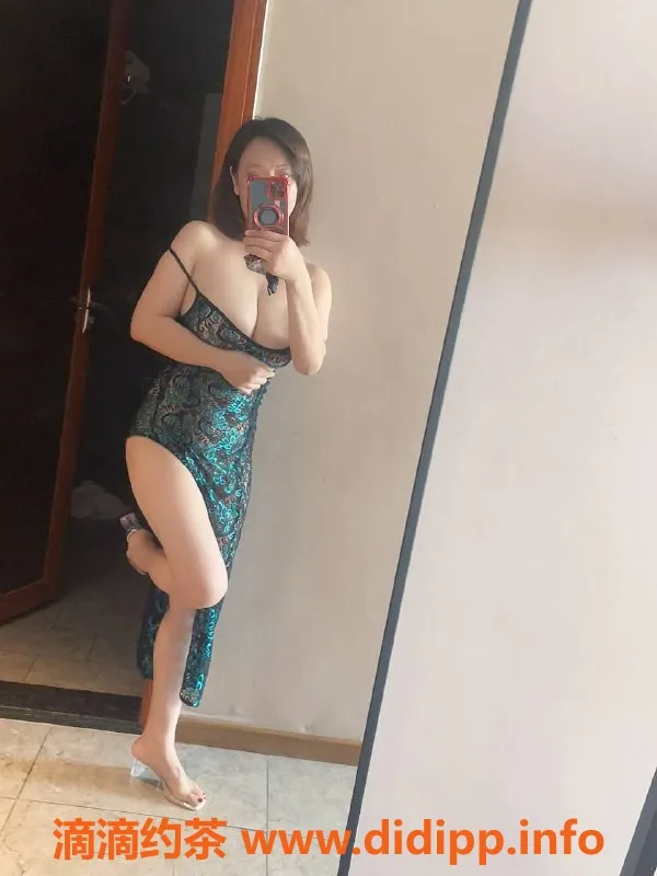 深圳楼凤-宝安少妇姐姐，900p起，超值服务体验