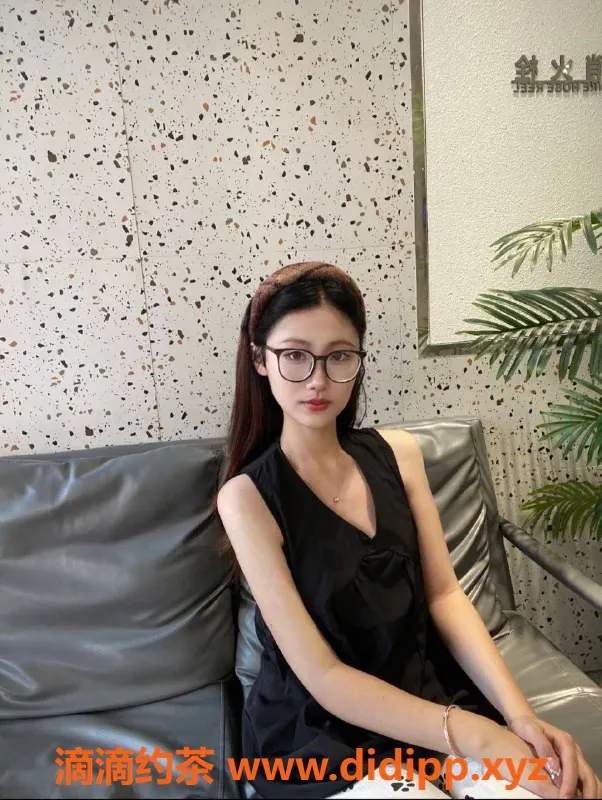 深圳楼凤资源信息,福田嫩妹沐沐，1100起，热销服务不容错过！