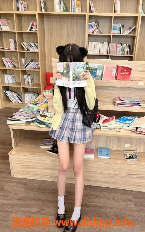 成都楼凤资源信息,阿鱼，16岁白虎，身高164，600元/次优质服务