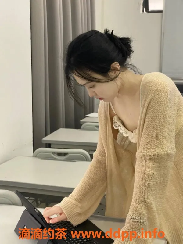 深圳楼凤-南山芄子，1300元翘臀嫩妹，舌吻陪浴享受