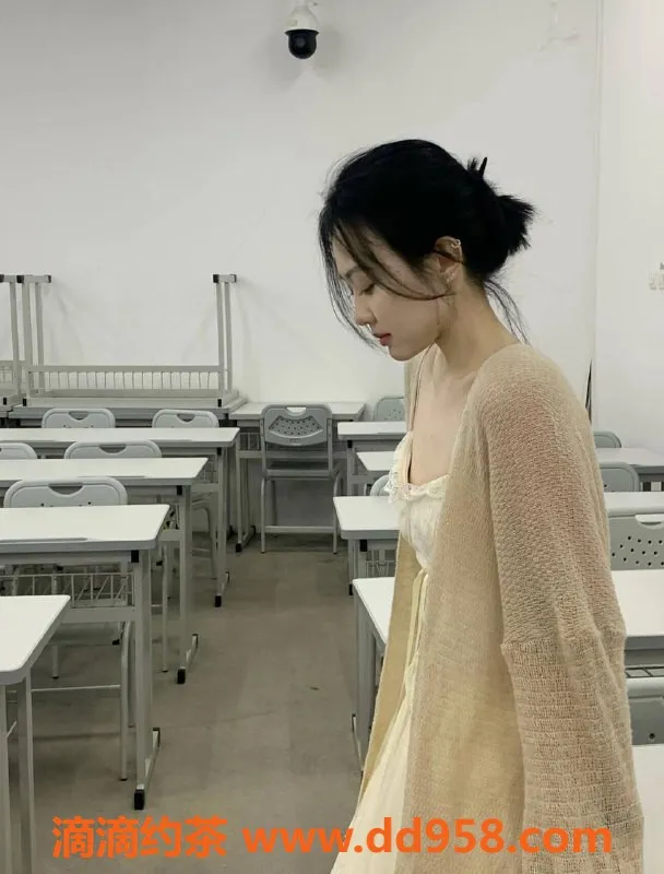 深圳楼凤-南山芄子，1300元翘臀嫩妹，舌吻陪浴享受