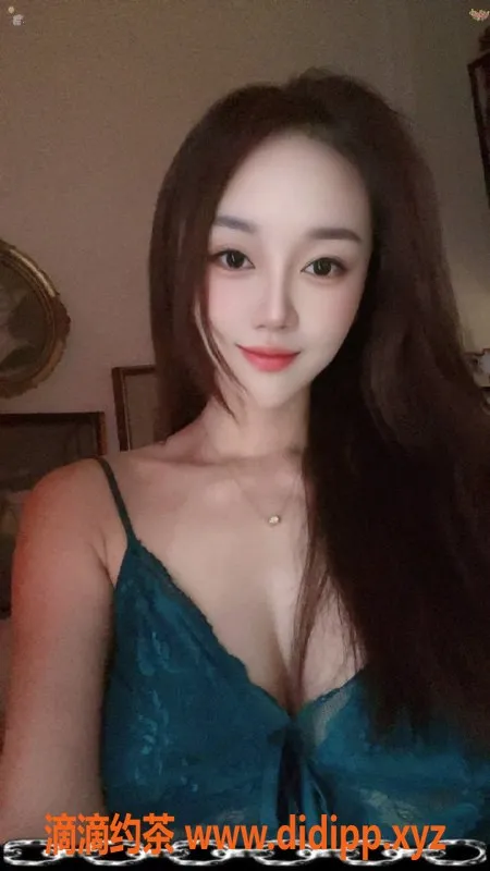 广州楼凤-天河御姐嘉欣，700水费，带你进入温馨世界