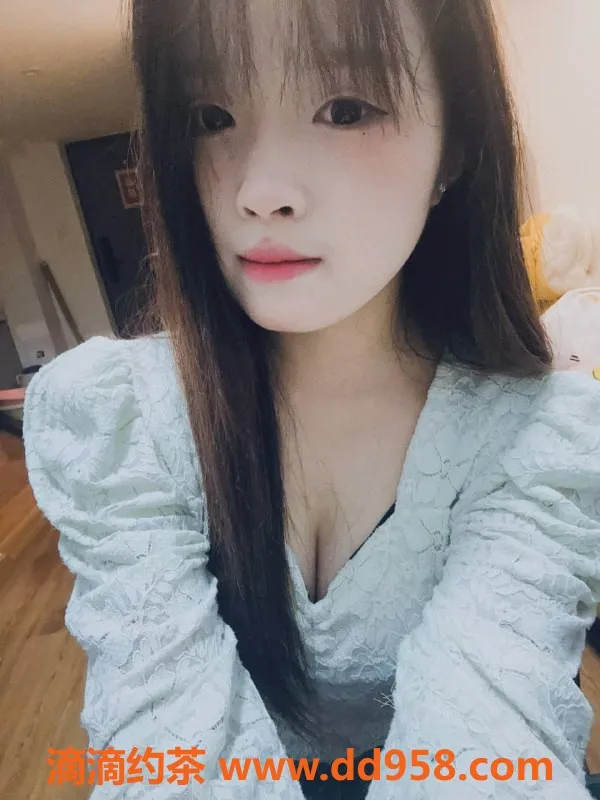 中山楼凤-石岐惠惠，18岁B+胸，600元/小时服务