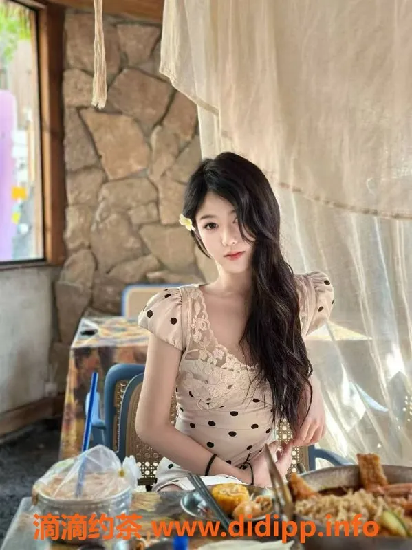 广州楼凤-海珠嫩妹栗子：1200水费，大胸舌吻等你体验