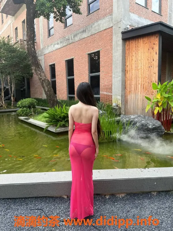 广州楼凤-天河嫩妹晴晴，1300P双飞服务等你来体验！