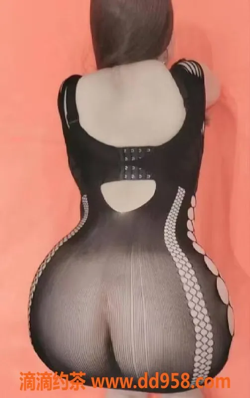 深圳楼凤-龙华32岁微胖美女，165cm，36D大奶诱惑