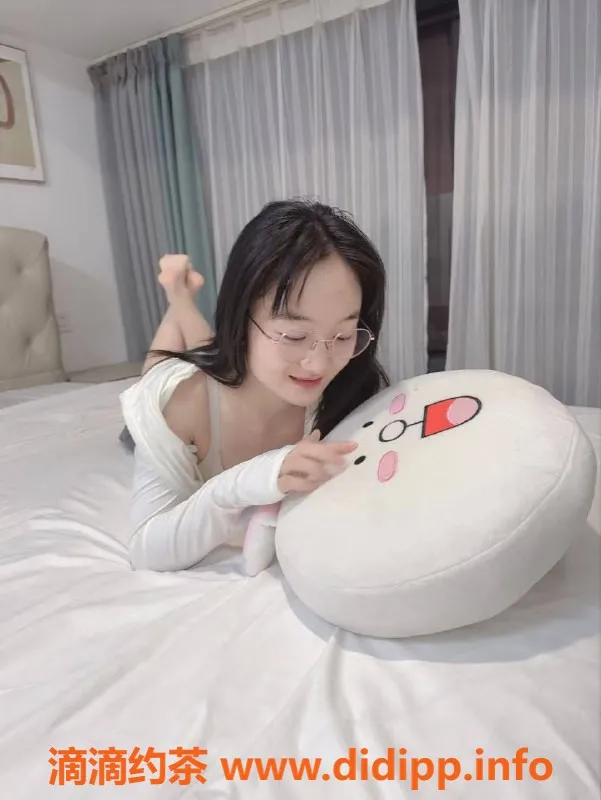 杭州楼凤-上城瑶瑶19岁160cm纯天然大波服务