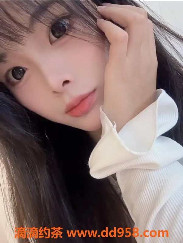 广州楼凤-越秀嫩妹小可，大胸服务只需700p