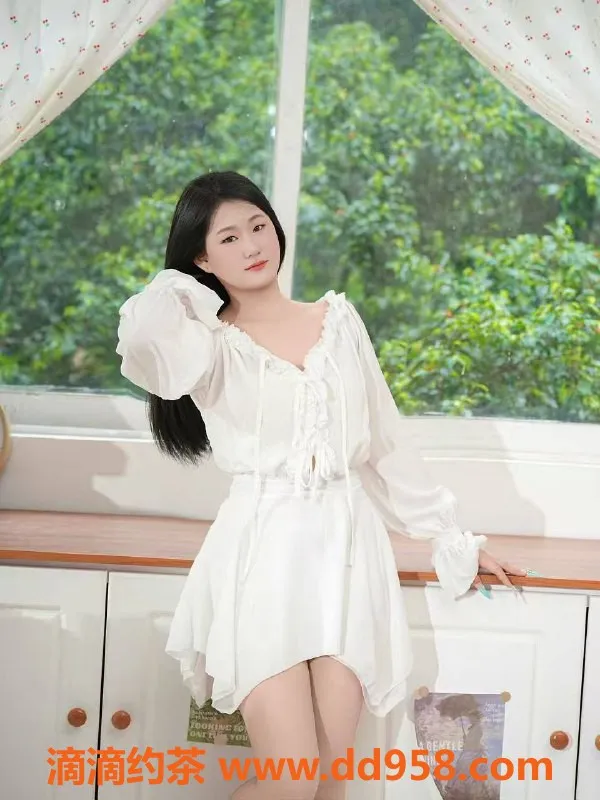 广州楼凤-广州白云小妮，700元嫩妹服务，尽享舌吻与六九