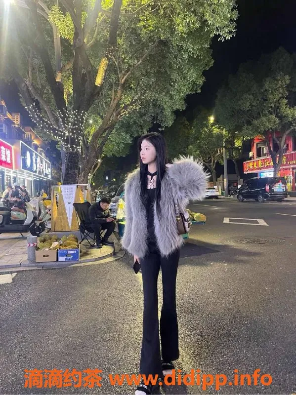 深圳楼凤资源信息,福田区嫩妹小深深，制服调情服务，价格超值