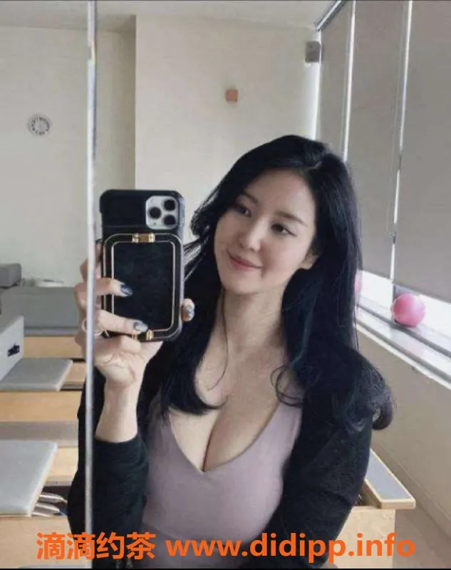 广州楼凤-白云少妇白白，巨奶36F，超值服务体验