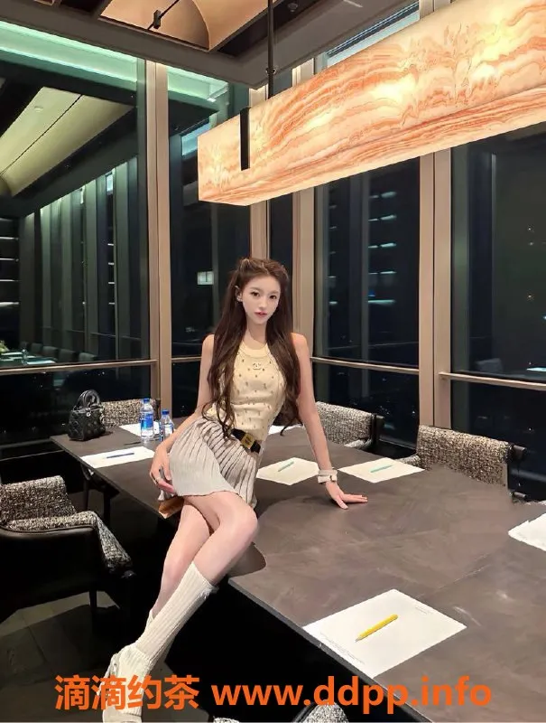 乌鲁木齐楼凤-长腿美女，168D，完美气质型优雅魅力