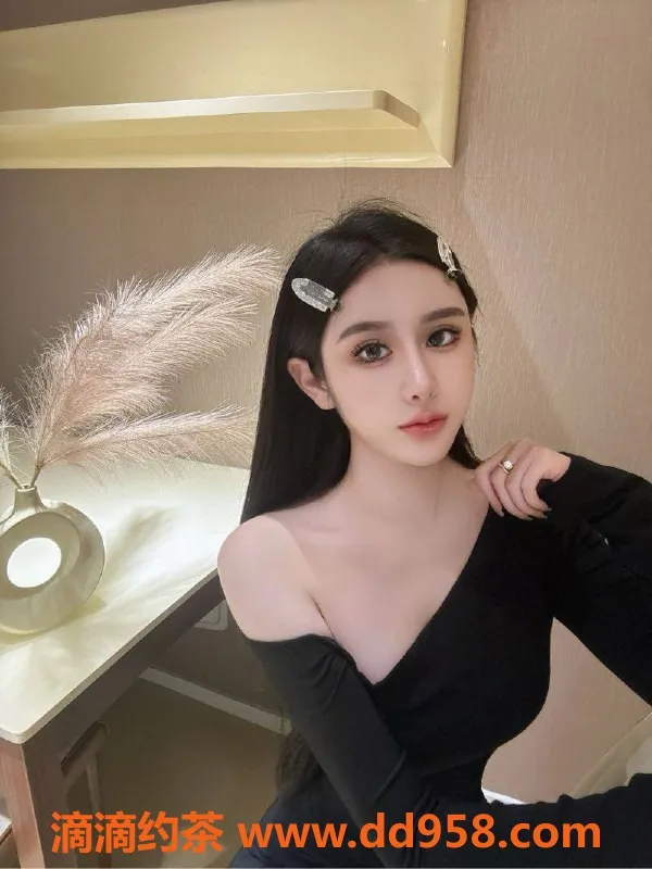 乌鲁木齐楼凤-00年极品白瘦美，身高172cm，体重46kg，D罩杯服务