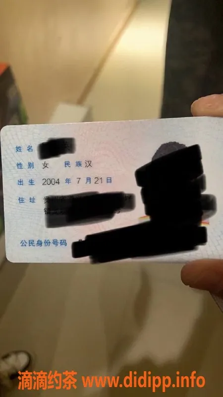 成都楼凤-成都嫩妹十月，155cm身材，19岁服务良心价500元