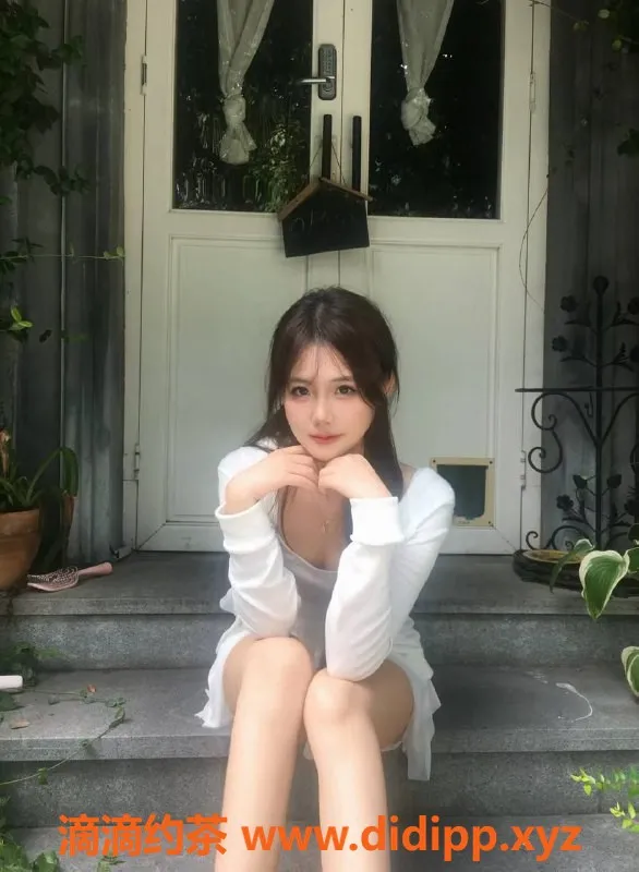 常州楼凤-常州小鱼，21岁，身高164，93斤，价格8起