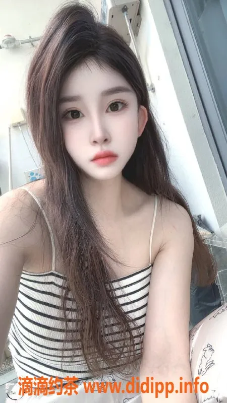 深圳楼凤-龙华大胸妹，163cm C罩杯，900元起