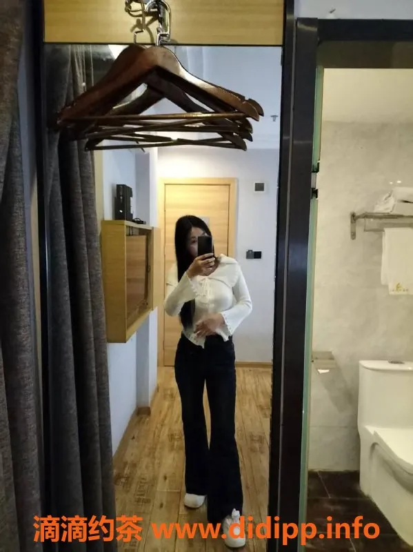 深圳楼凤-福田敏敏，700元亲亲体验，制服丝袜服务