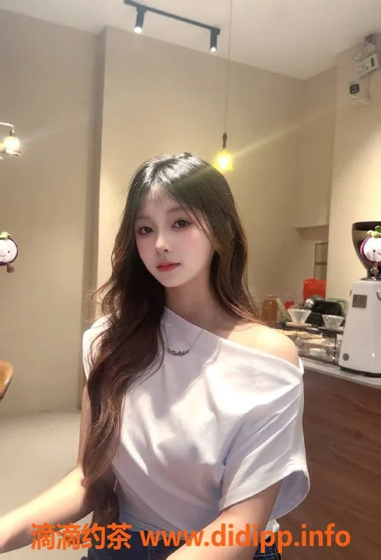 深圳楼凤-福田嫩妹小小，800元享受舌吻服务