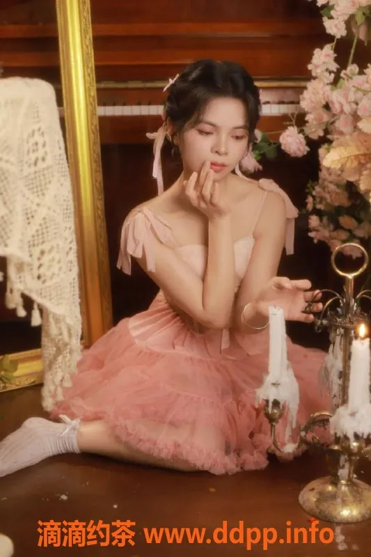 广州楼凤-金沙洲嫩妹可乐，水费600p，享受水中萧服务